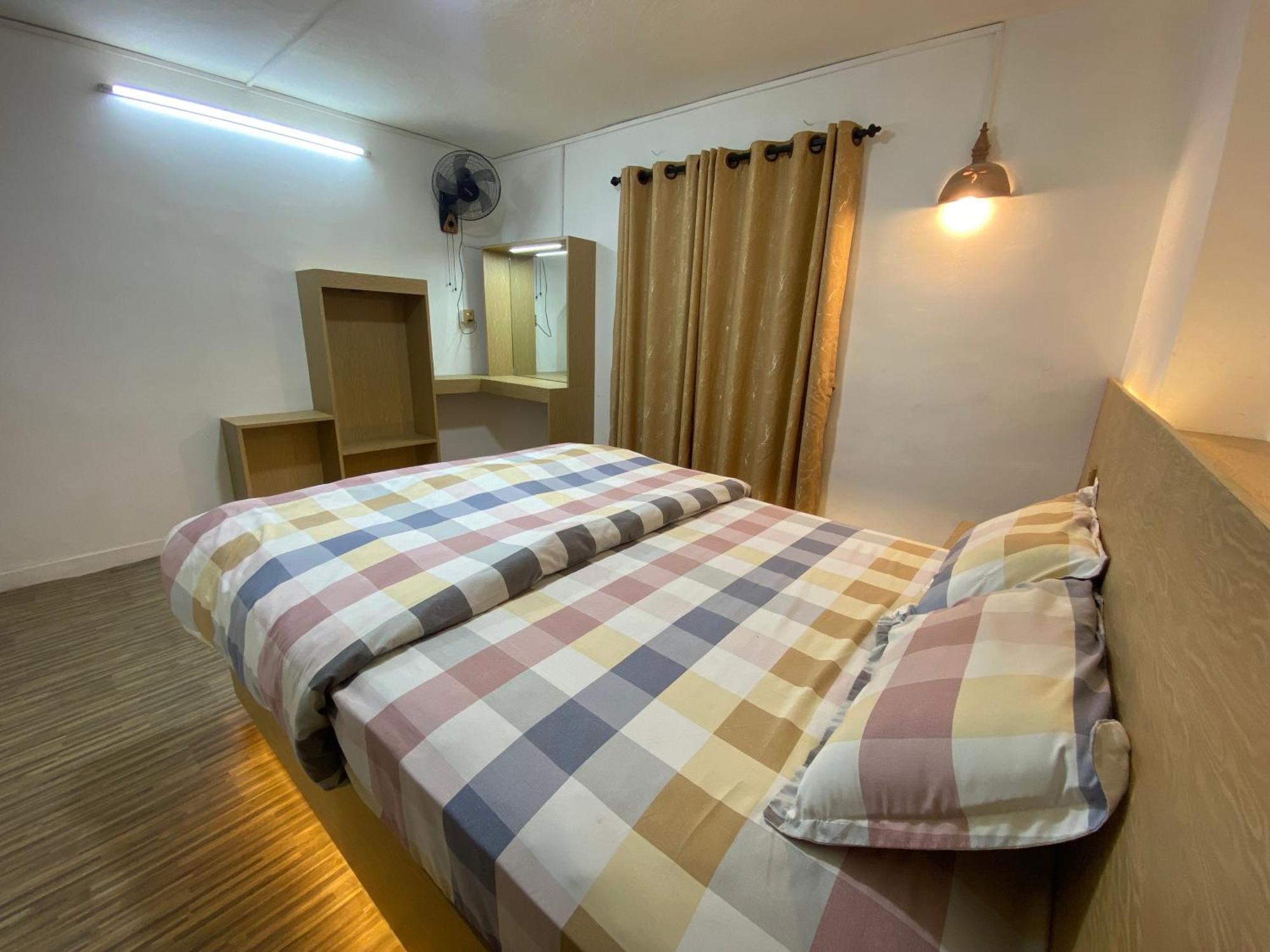 Big Tree Hostel Катманду Екстер'єр фото