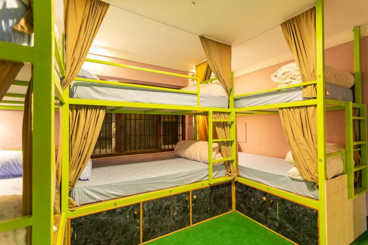 Big Tree Hostel Катманду Екстер'єр фото