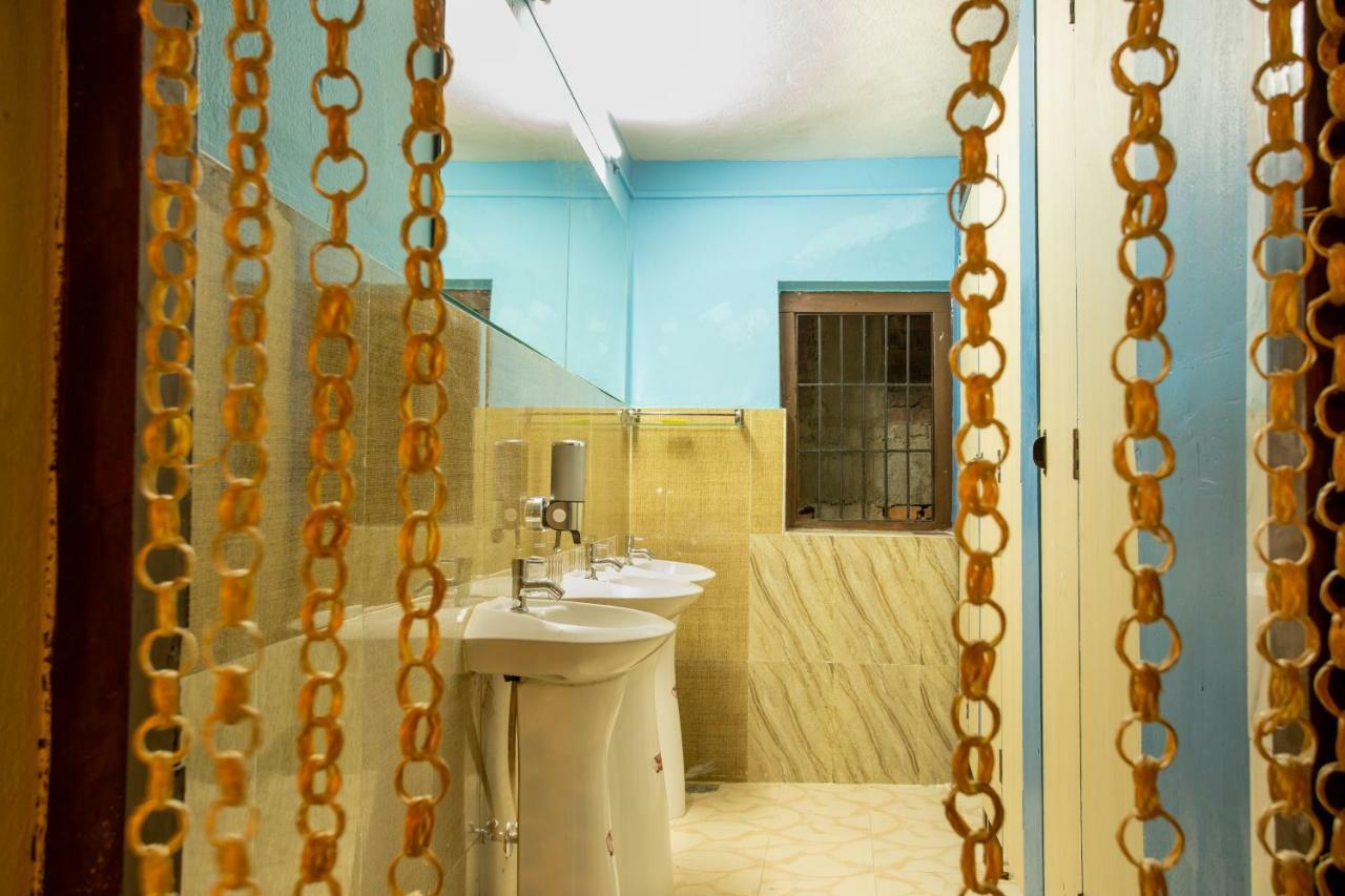 Big Tree Hostel Катманду Екстер'єр фото