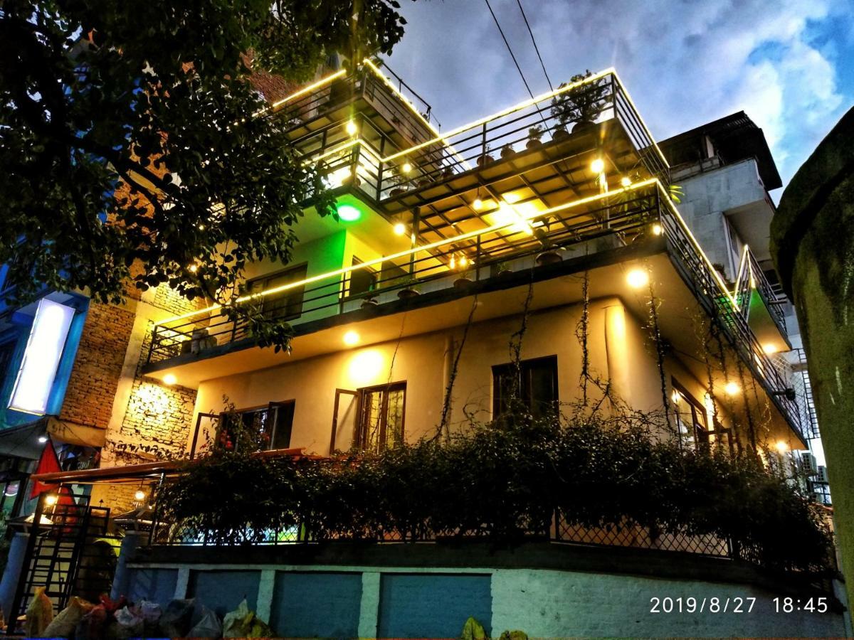 Big Tree Hostel Катманду Екстер'єр фото