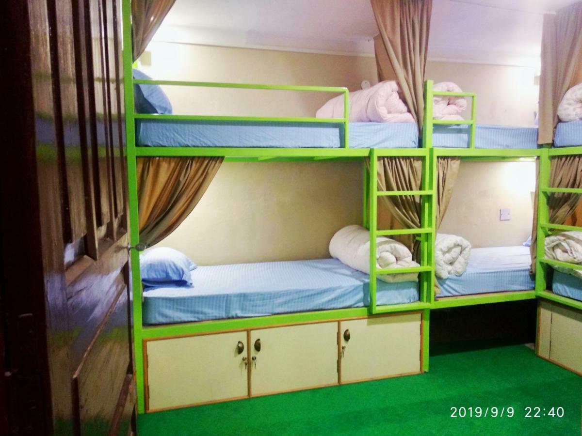 Big Tree Hostel Катманду Екстер'єр фото