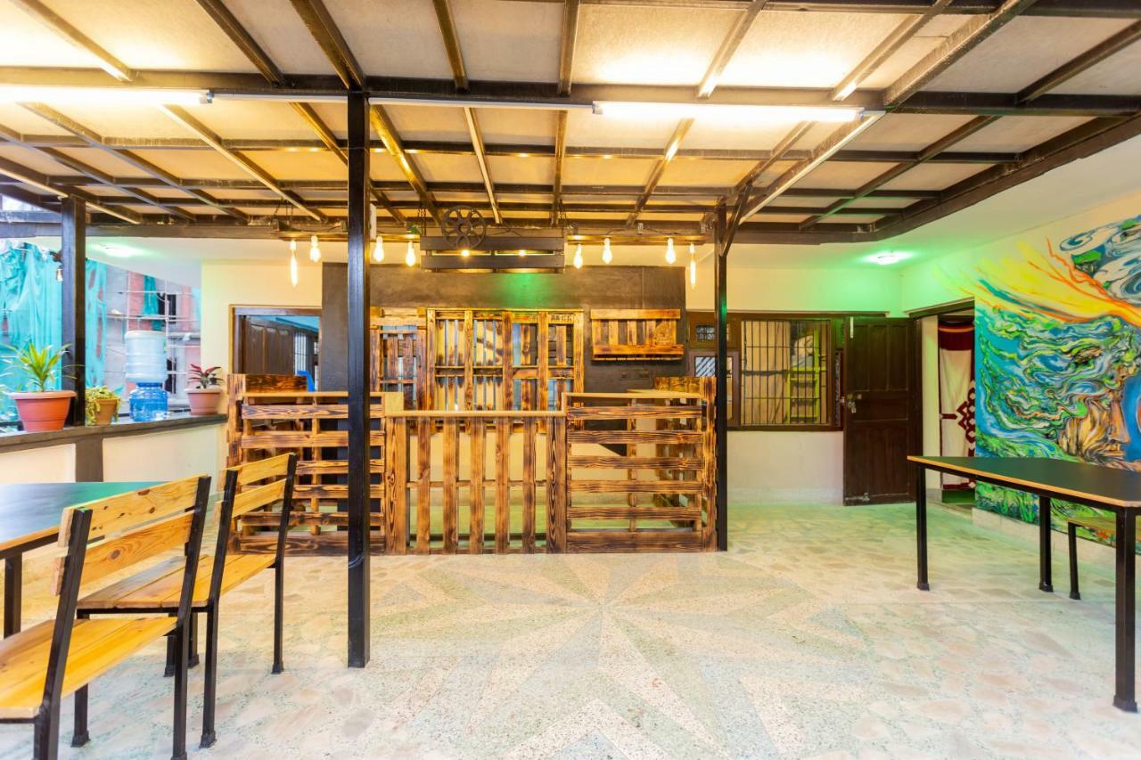 Big Tree Hostel Катманду Екстер'єр фото