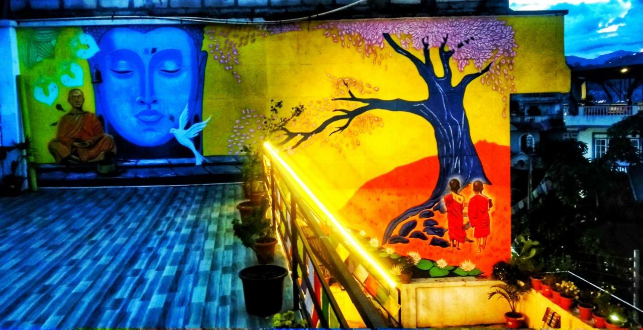 Big Tree Hostel Катманду Екстер'єр фото