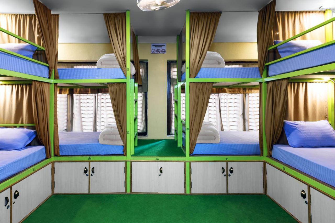 Big Tree Hostel Катманду Екстер'єр фото
